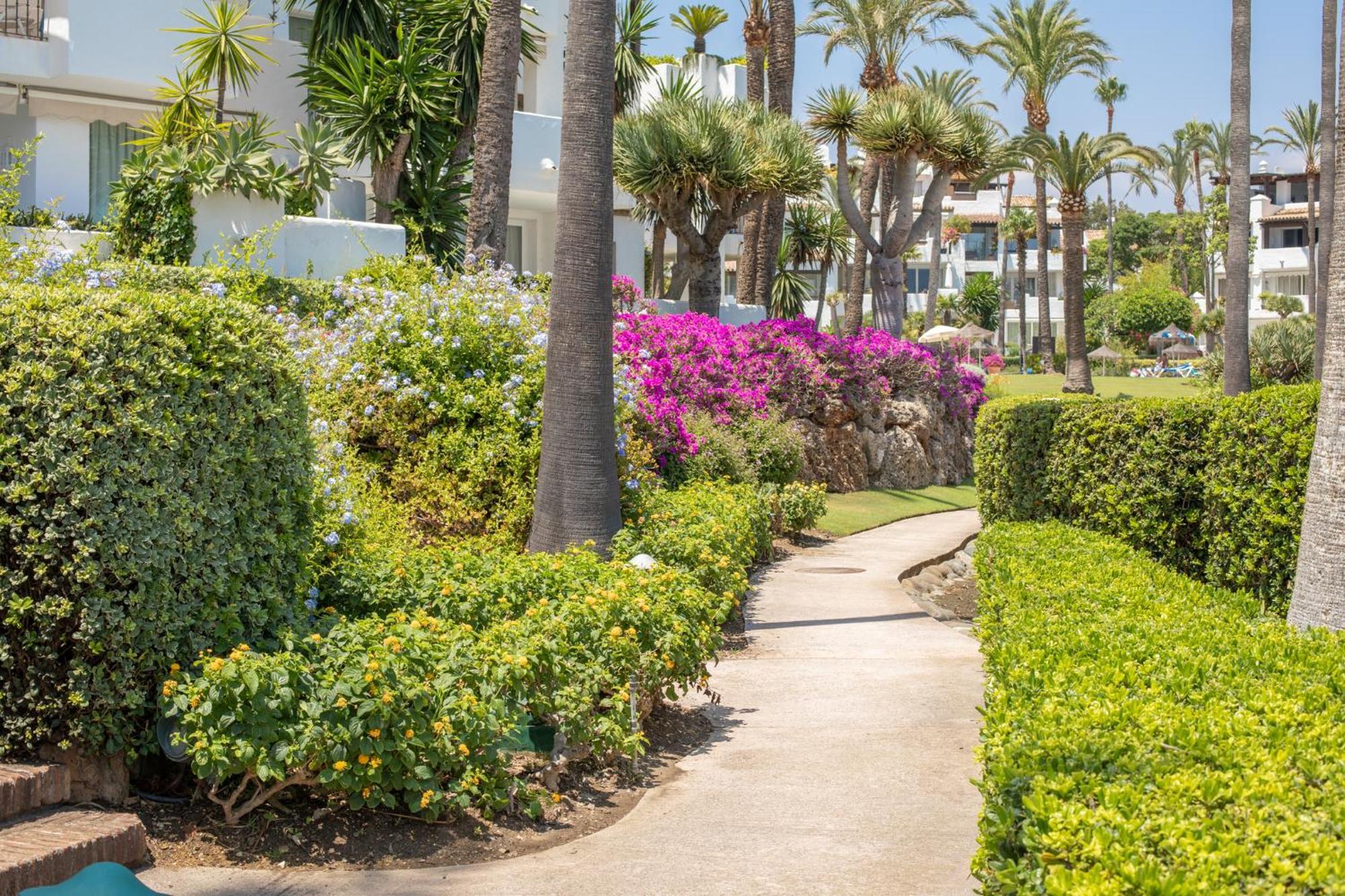 Hanami Alcazaba Beach Front Sea View เอสเตโปนา ภายนอก รูปภาพ